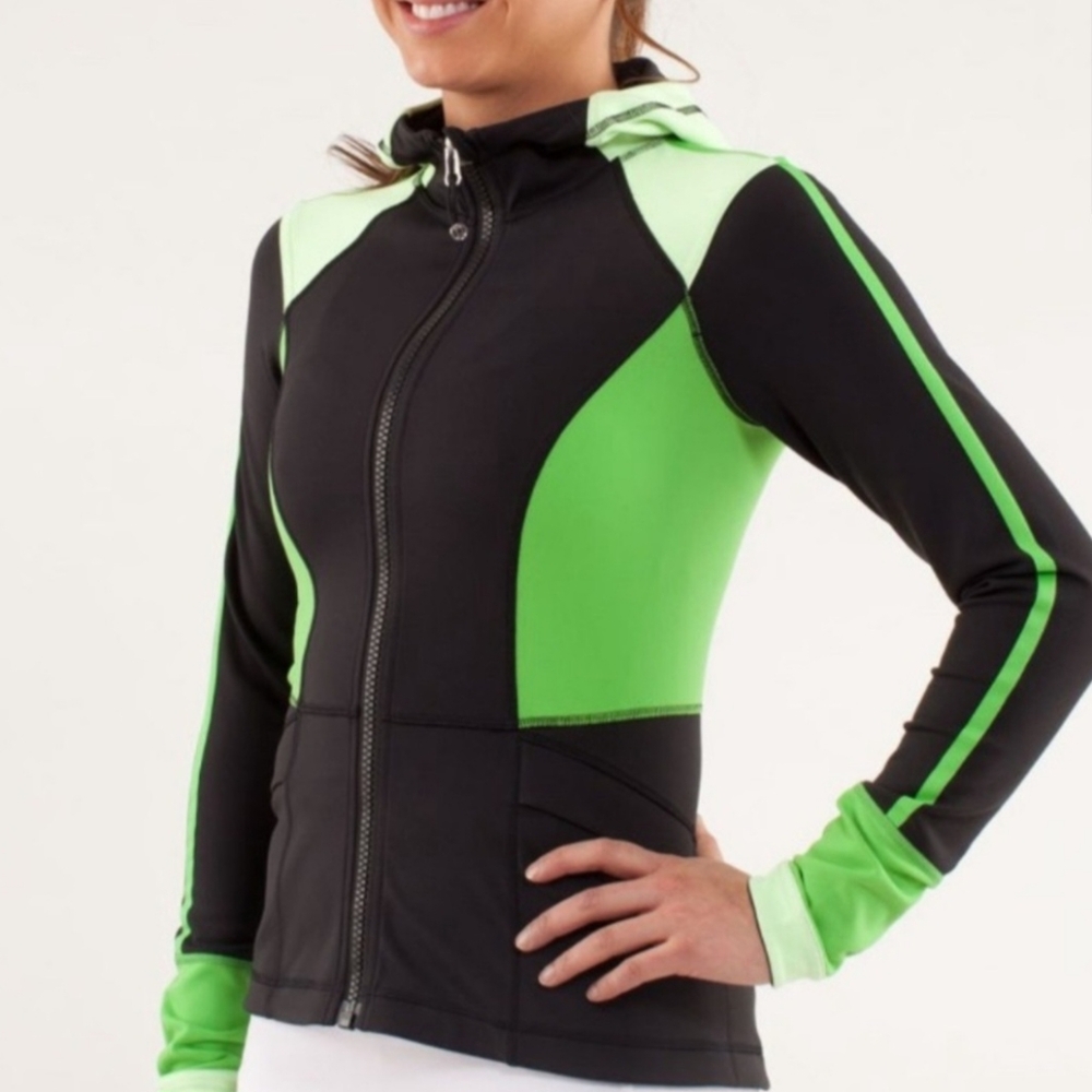 Lululemon Studio Surf Jacket
Black / Faded Zap / Frond
Size 10